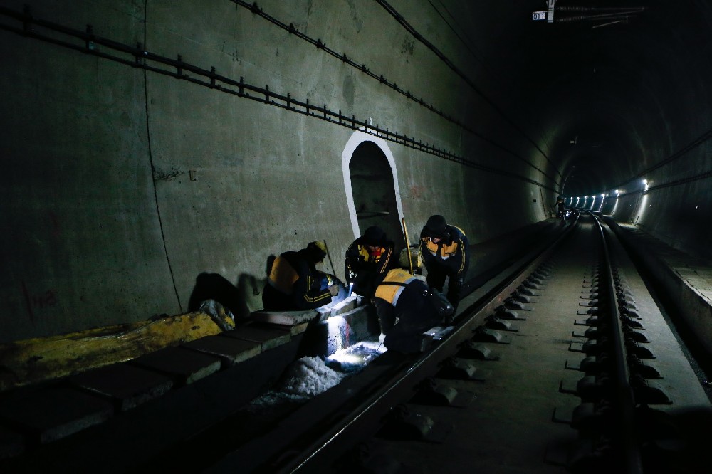 珠山铁路运营隧道病害现状